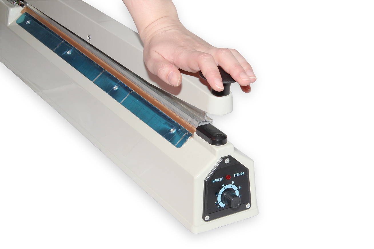 Soudeuse par impulsion pour feuilles, sacs et emballages PFS-500 avec une largeur de barre de soudure de 500 mm