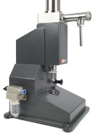 Remplisseuse pneumatique pour liquides fins à moyennement épais 5-50ml